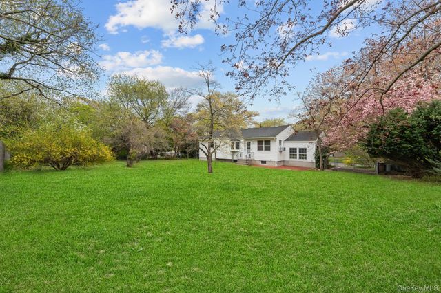 126 Foxdale Lane, Port Jefferson, NY 11777