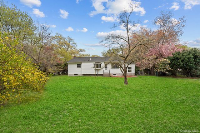 126 Foxdale Lane, Port Jefferson, NY 11777