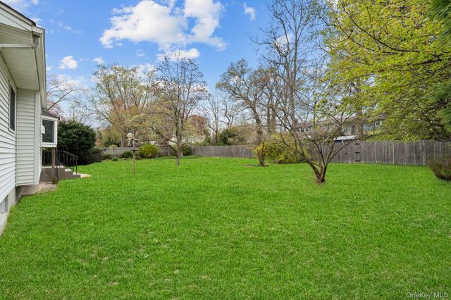 126 Foxdale Lane, Port Jefferson, NY 11777