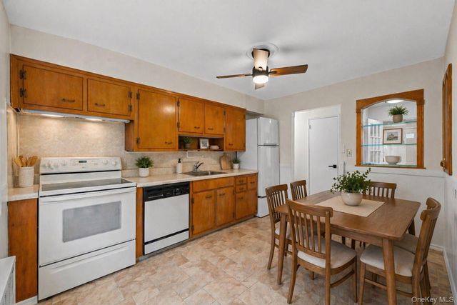 126 Foxdale Lane, Port Jefferson, NY 11777