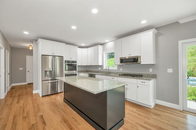 6 Shelburne Lane, Concord, NH 03301