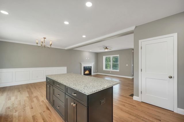 6 Shelburne Lane, Concord, NH 03301