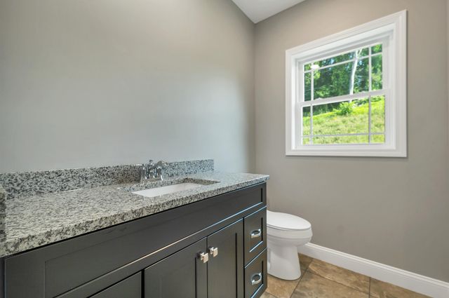 6 Shelburne Lane, Concord, NH 03301