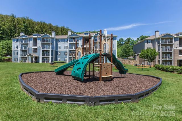 500 Vista Lake Drive 202, Candler, NC 28715