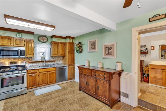 213 Whittier St, Vandergrift, PA 15690