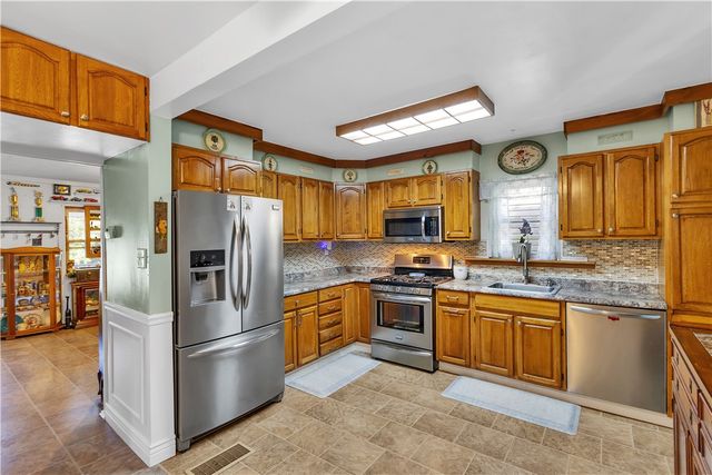 213 Whittier St, Vandergrift, PA 15690