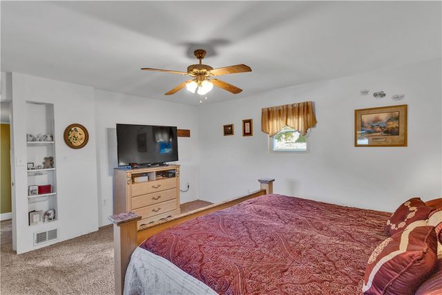 213 Whittier St, Vandergrift, PA 15690