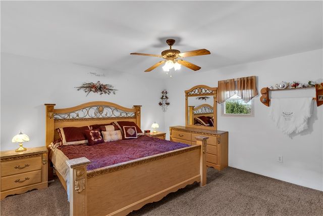 213 Whittier St, Vandergrift, PA 15690