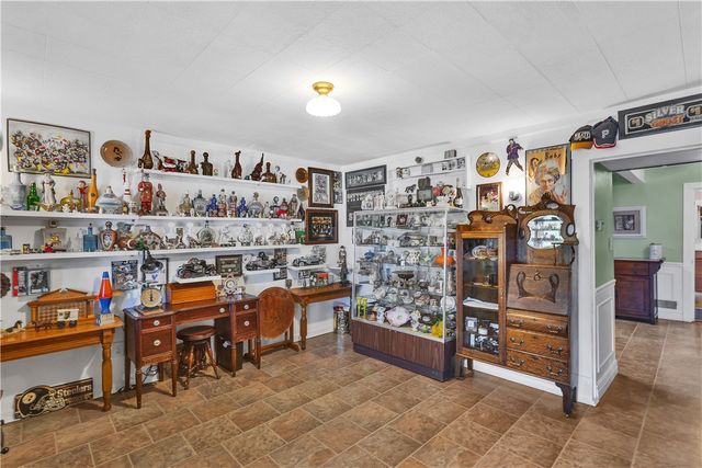 213 Whittier St, Vandergrift, PA 15690