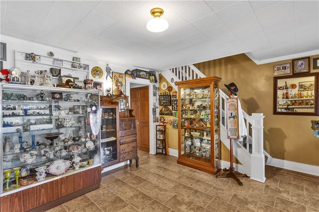 213 Whittier St, Vandergrift, PA 15690