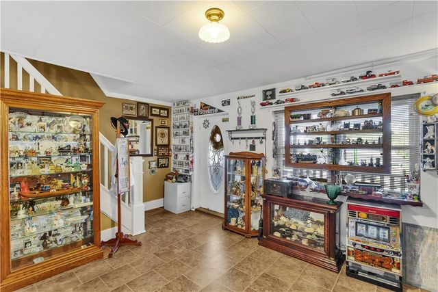 213 Whittier St, Vandergrift, PA 15690