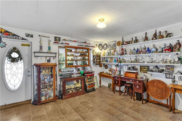 213 Whittier St, Vandergrift, PA 15690