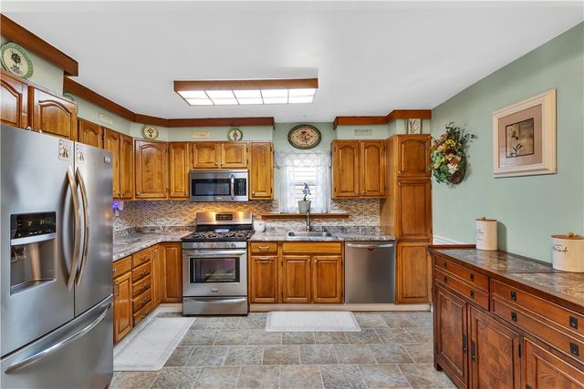 213 Whittier St, Vandergrift, PA 15690