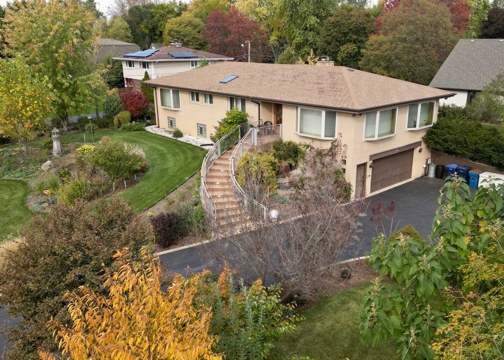 518 E Niagara Avenue, Schaumburg, IL 60193