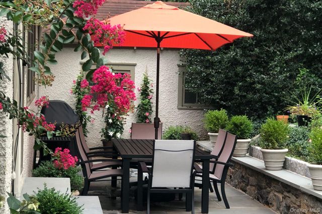 30 Myrtle Boulevard, Larchmont, NY 10538