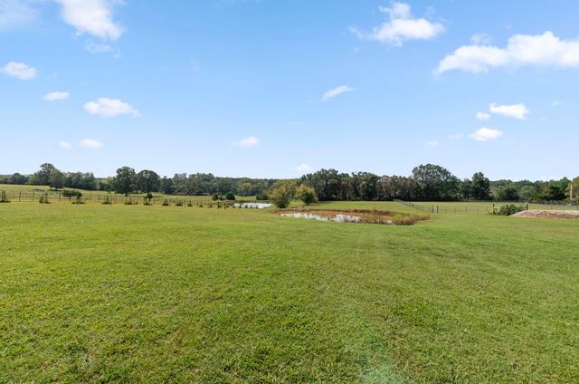 1195 Highway 52, E, Portland, TN 37148