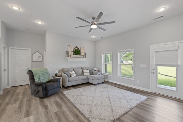 1195 Highway 52, E, Portland, TN 37148