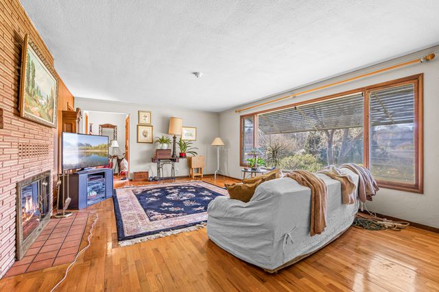 1925 Stratford Avenue, Medford, OR 97504