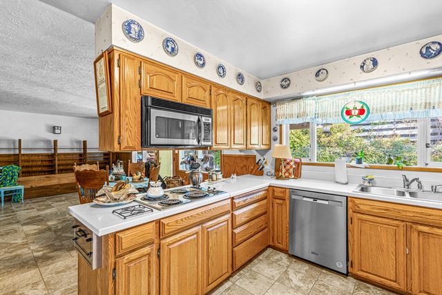 1925 Stratford Avenue, Medford, OR 97504