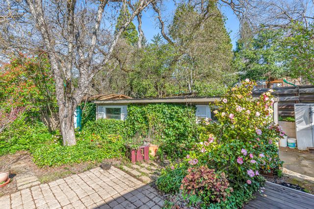 1925 Stratford Avenue, Medford, OR 97504
