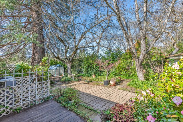1925 Stratford Avenue, Medford, OR 97504