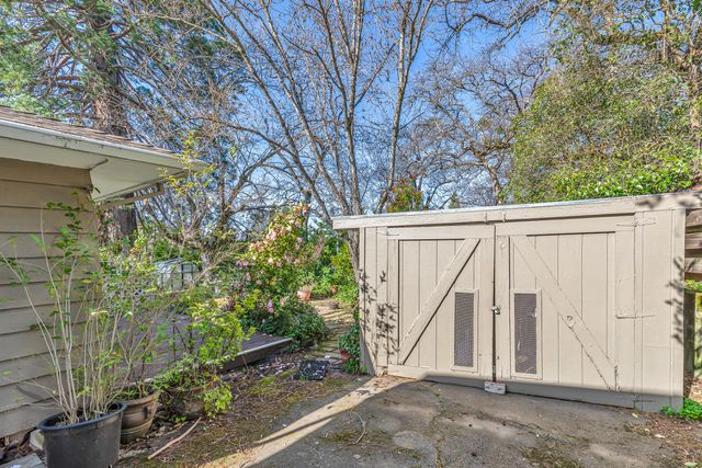1925 Stratford Avenue, Medford, OR 97504