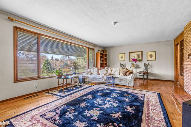 1925 Stratford Avenue, Medford, OR 97504