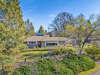 1925 Stratford Avenue, Medford, OR 97504