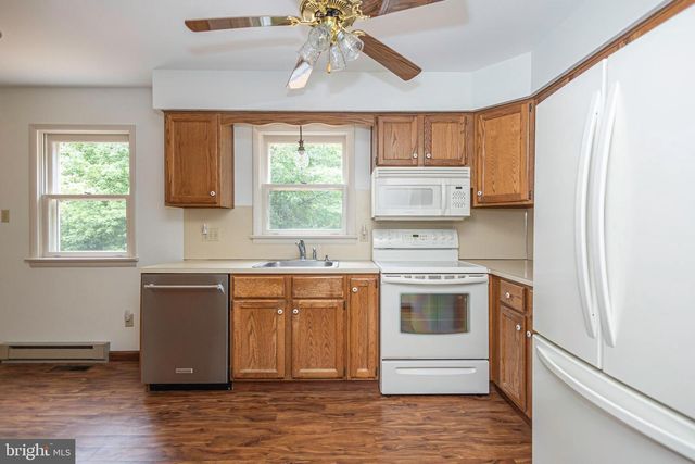 327 THISTLE LN, Perkasie, PA 18944