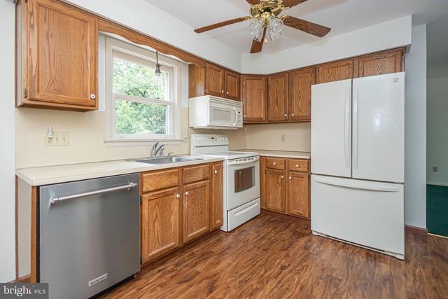 327 THISTLE LN, Perkasie, PA 18944