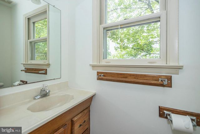 327 THISTLE LN, Perkasie, PA 18944
