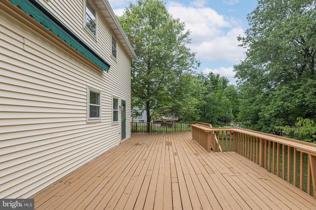 327 THISTLE LN, Perkasie, PA 18944