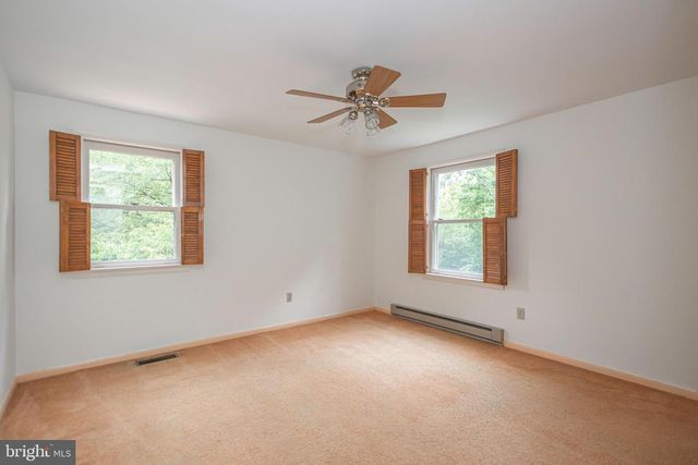 327 THISTLE LN, Perkasie, PA 18944