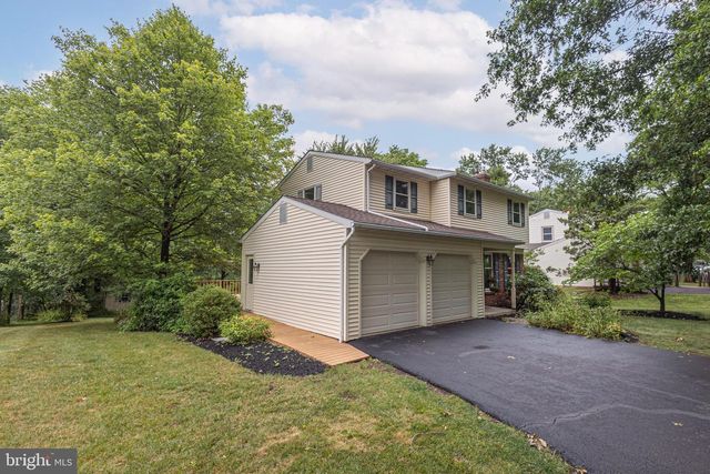 327 THISTLE LN, Perkasie, PA 18944