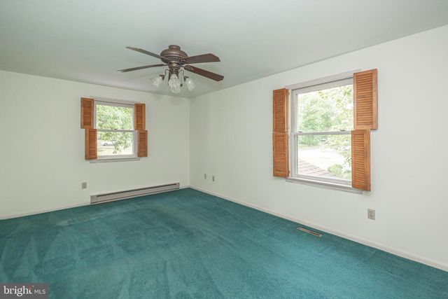 327 THISTLE LN, Perkasie, PA 18944