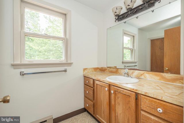 327 THISTLE LN, Perkasie, PA 18944