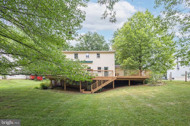 327 THISTLE LN, Perkasie, PA 18944