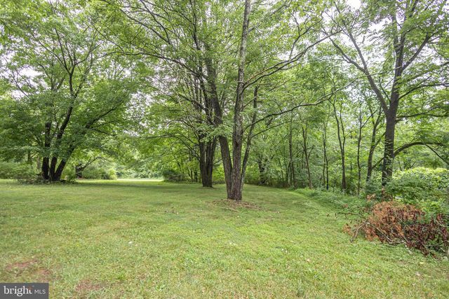 327 THISTLE LN, Perkasie, PA 18944