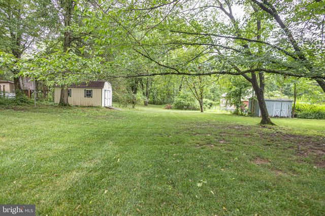 327 THISTLE LN, Perkasie, PA 18944