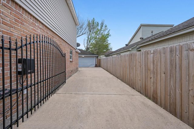 11319 Briar Forest Drive, Houston, TX 77077