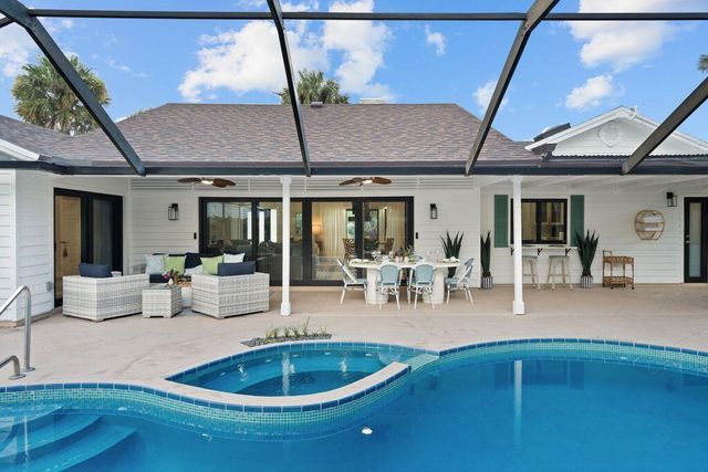 14 SE Paddock Circle, Tequesta, FL 33469
