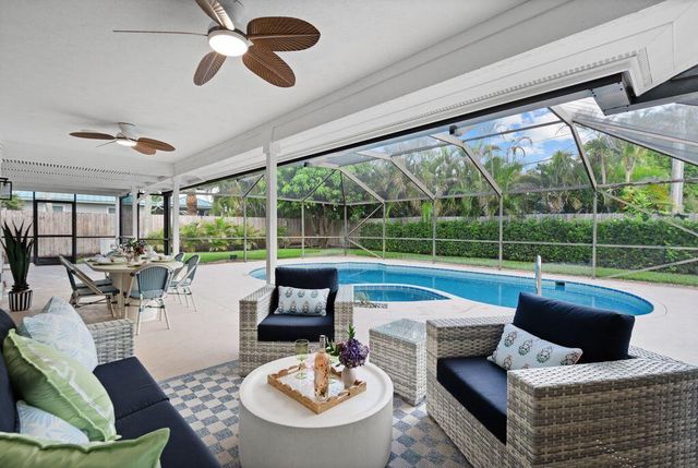 14 SE Paddock Circle, Tequesta, FL 33469