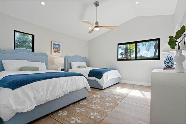 14 SE Paddock Circle, Tequesta, FL 33469