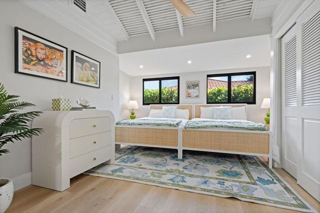 14 SE Paddock Circle, Tequesta, FL 33469