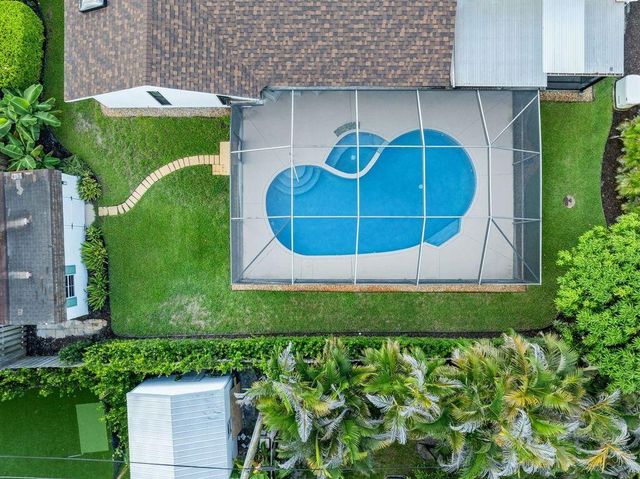 14 SE Paddock Circle, Tequesta, FL 33469