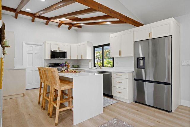 14 SE Paddock Circle, Tequesta, FL 33469