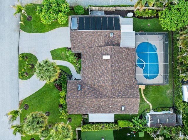 14 SE Paddock Circle, Tequesta, FL 33469