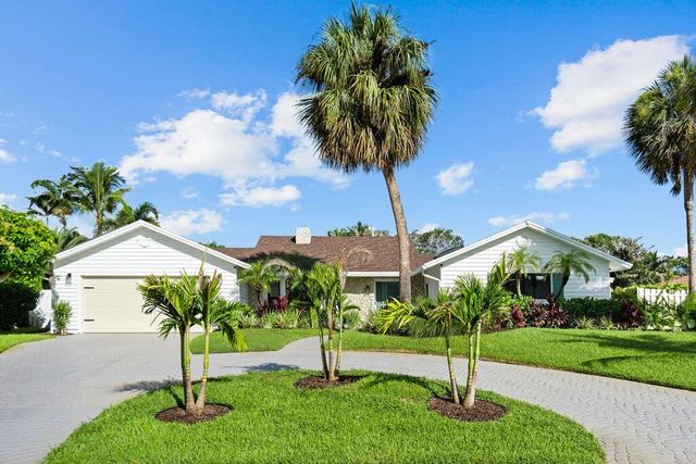 14 SE Paddock Circle, Tequesta, FL 33469