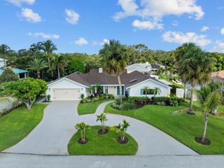 14 SE Paddock Circle, Tequesta, FL 33469