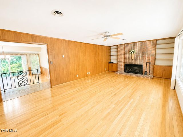301 Hillside Road, Johnson City, TN 37601